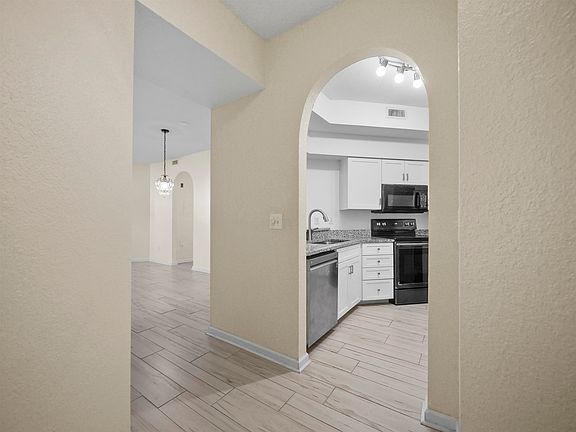 3rd image of 2200 Vista Cove Rd