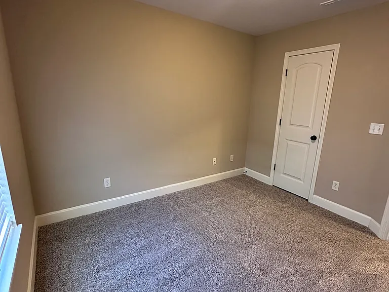9404 N Adrian Ave — Photo 18