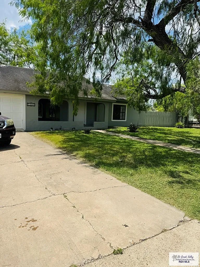 3 bed, 1.0 bath, 1241 sqft, $1,450 — Photo 2