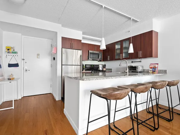 555 West 23rd Street image 1 of 4