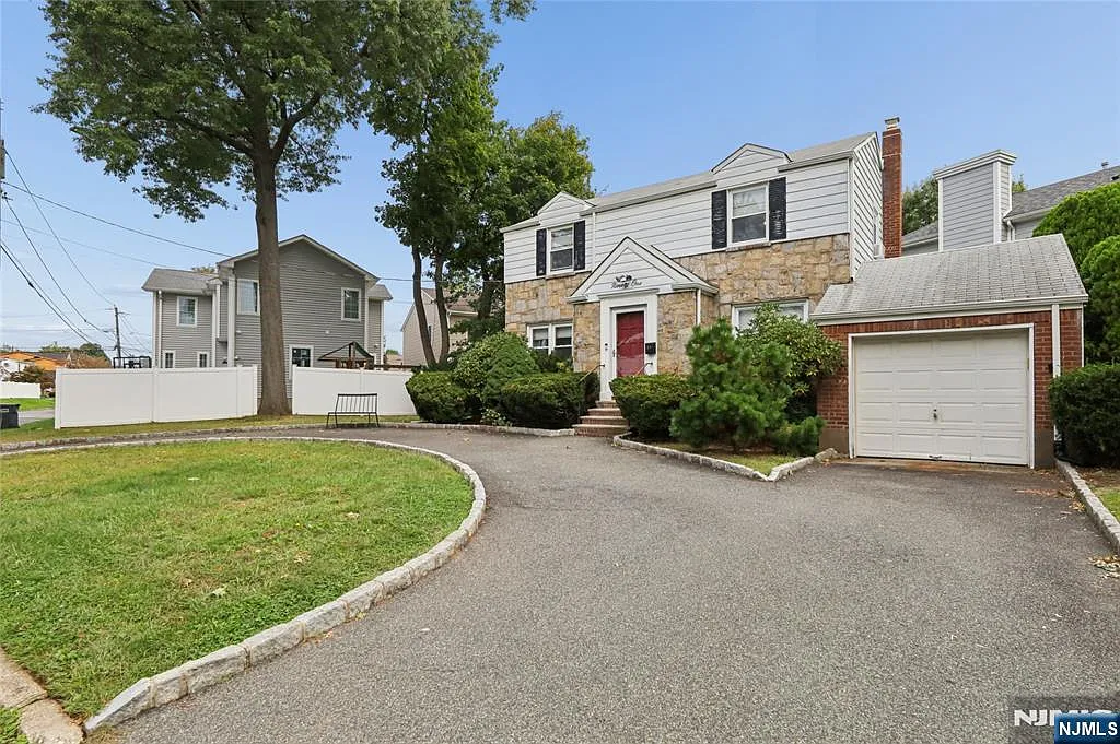 3 bed, 1.5 bath, $5,500 — Photo 3
