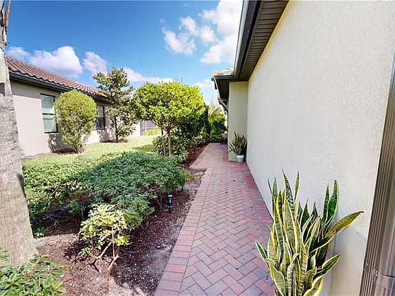 3rd image of 6121 Triumph LN
