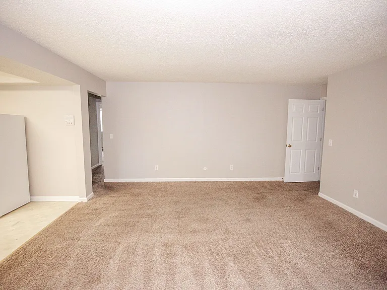 6730 Hill Ave — Photo 2