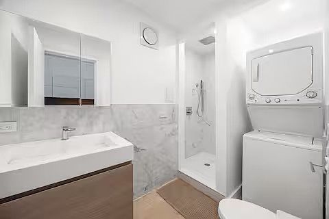 2nd image of 189 E 7th St #2