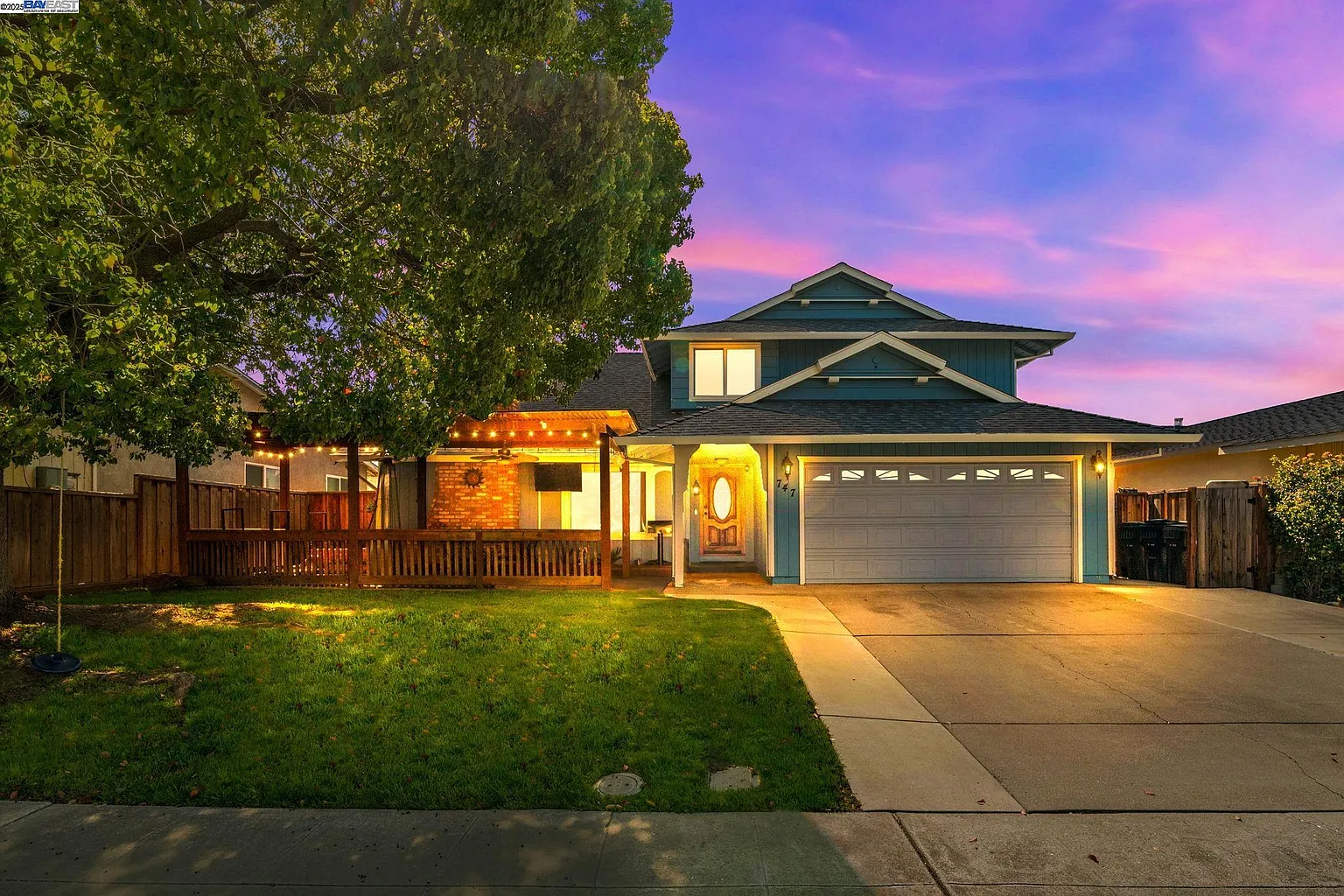747 Sunset Dr photo 1