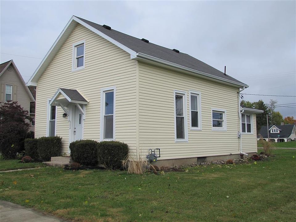 1st image of 202 E Walnut St