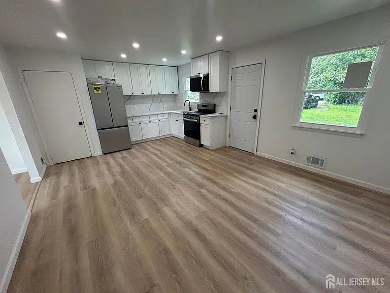 18 Millstone Rd — Photo 1