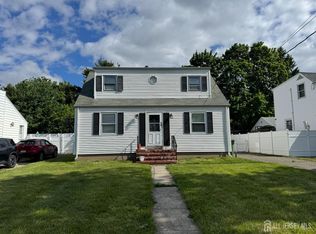 31 Pacific St, Edison, NJ 08817