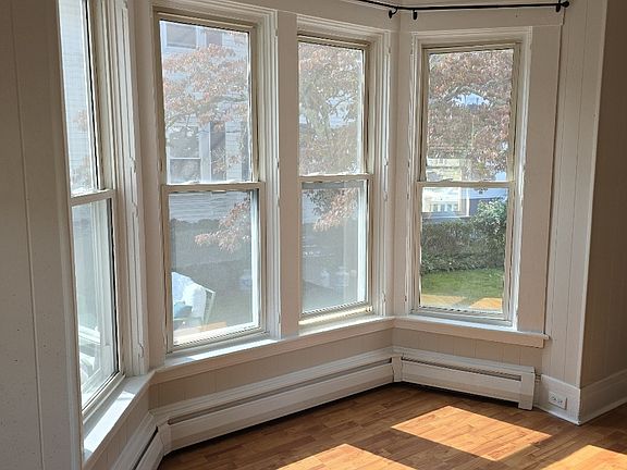 4th image of 615 Wood St #1