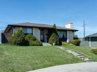 1132 E Hunterston Hl NW, Calgary, AB T2K 4N8