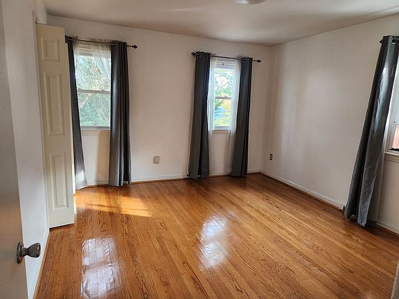 4th image of 6914 University Dr