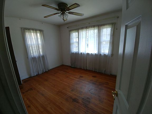 1sf floor bedroom