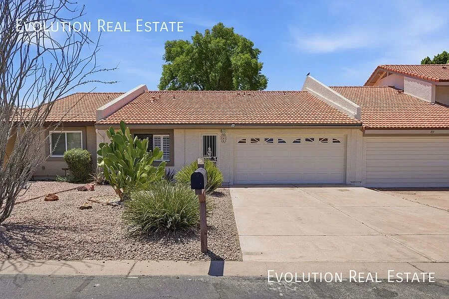 Charming Single-Level Patio Home in Mesa 2BR/2BA with 2-Car Garage — Photo 2