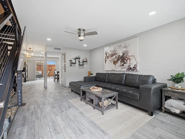 4846 N Woodmere Fairway #8 — Photo 3