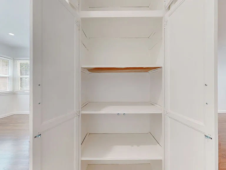 3368 Rowena Ave — Photo 10