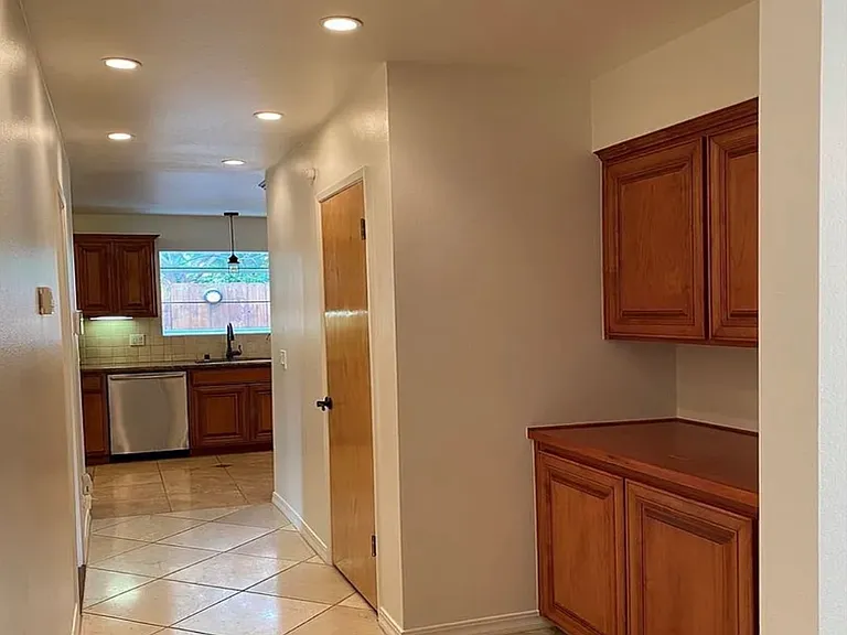 272 Walnut St — Photo 3