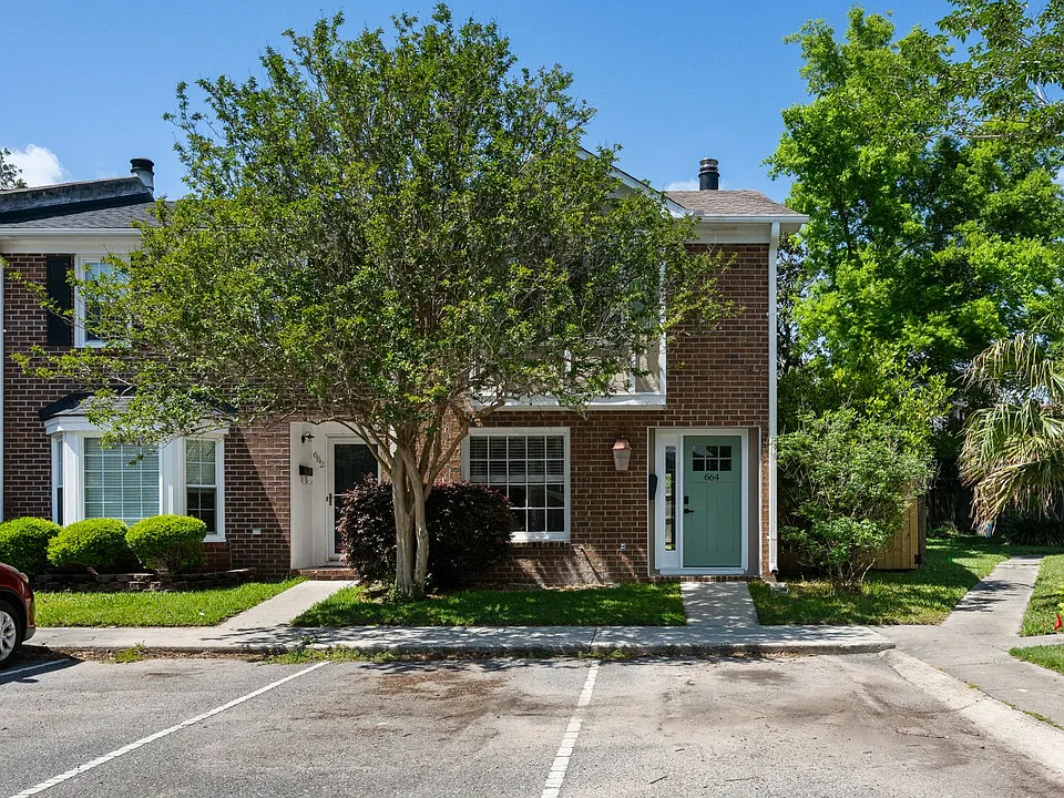 664 Swinton Ct