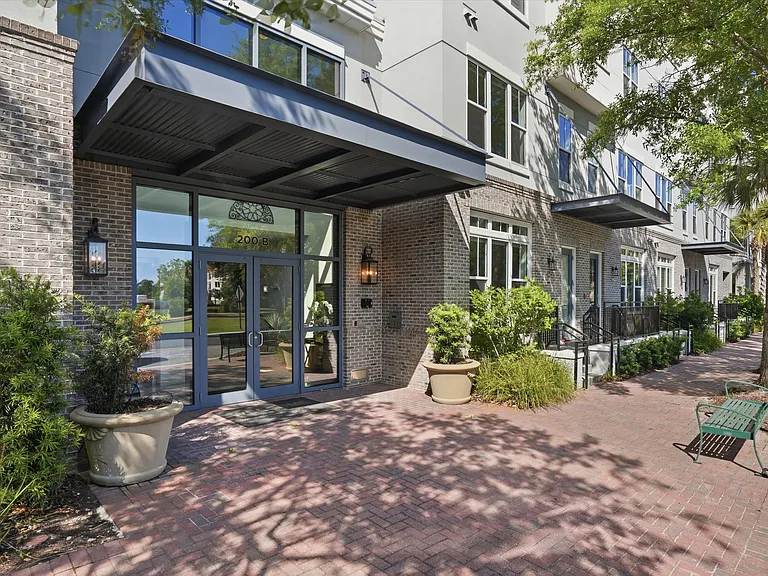 200 River Landing Dr #B102 — Photo 10