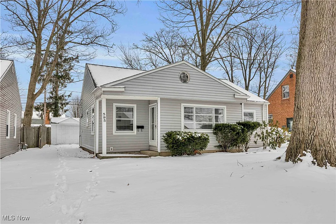 595 Oakmoor Rd photo 1