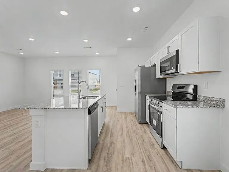501 Solar St — Photo 5