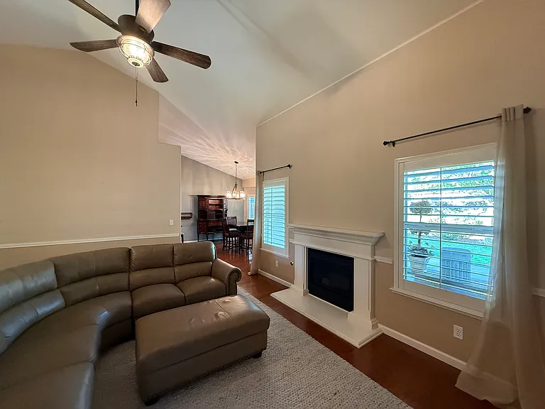 3156 N Arroyo Ave — Photo 9