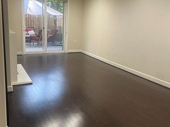 4th image of 14412 Killion St #106