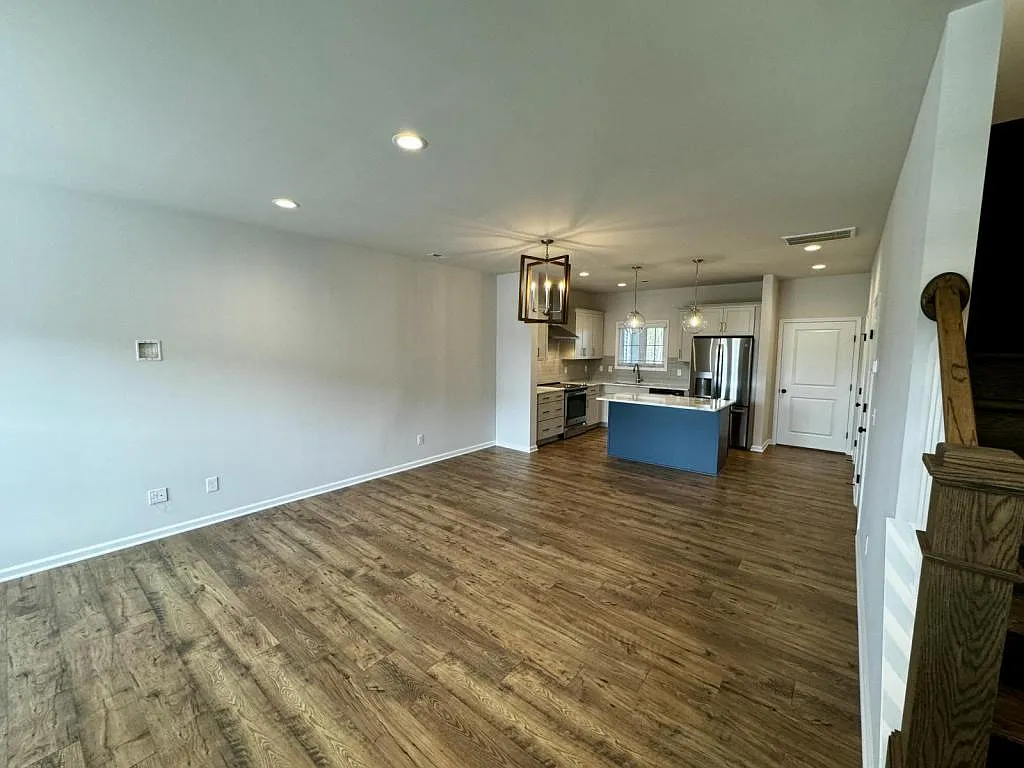 2050 Kyles Wy — Photo 2
