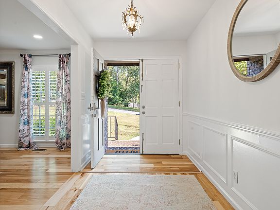 3rd image of 2658 Swiss Ln