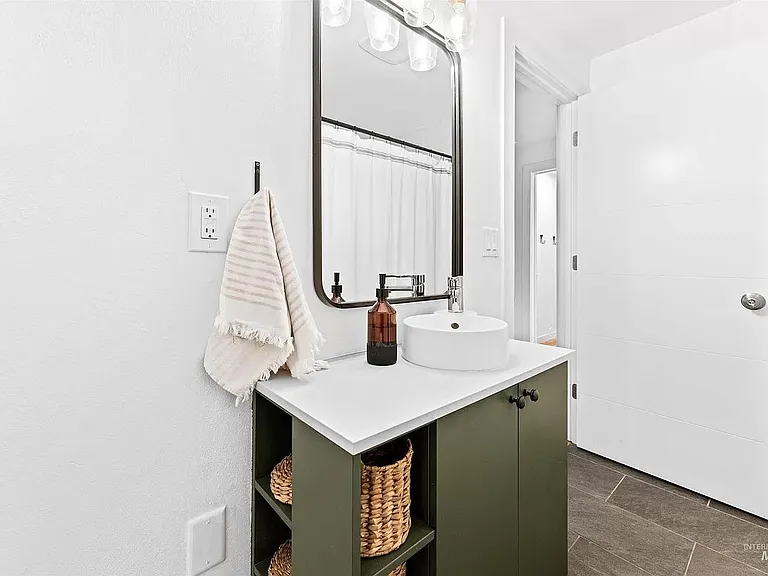 2309 E Boise Ave — Photo 7
