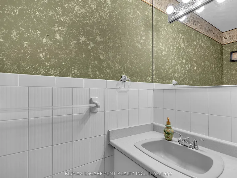 489 Acadia Dr — Photo 15