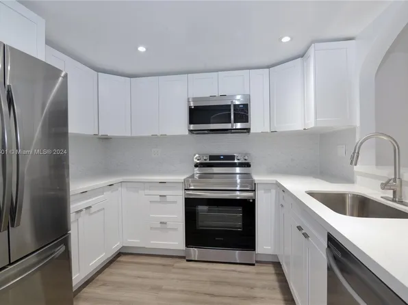 11203 SW 88th St #208A, Miami, FL 33173