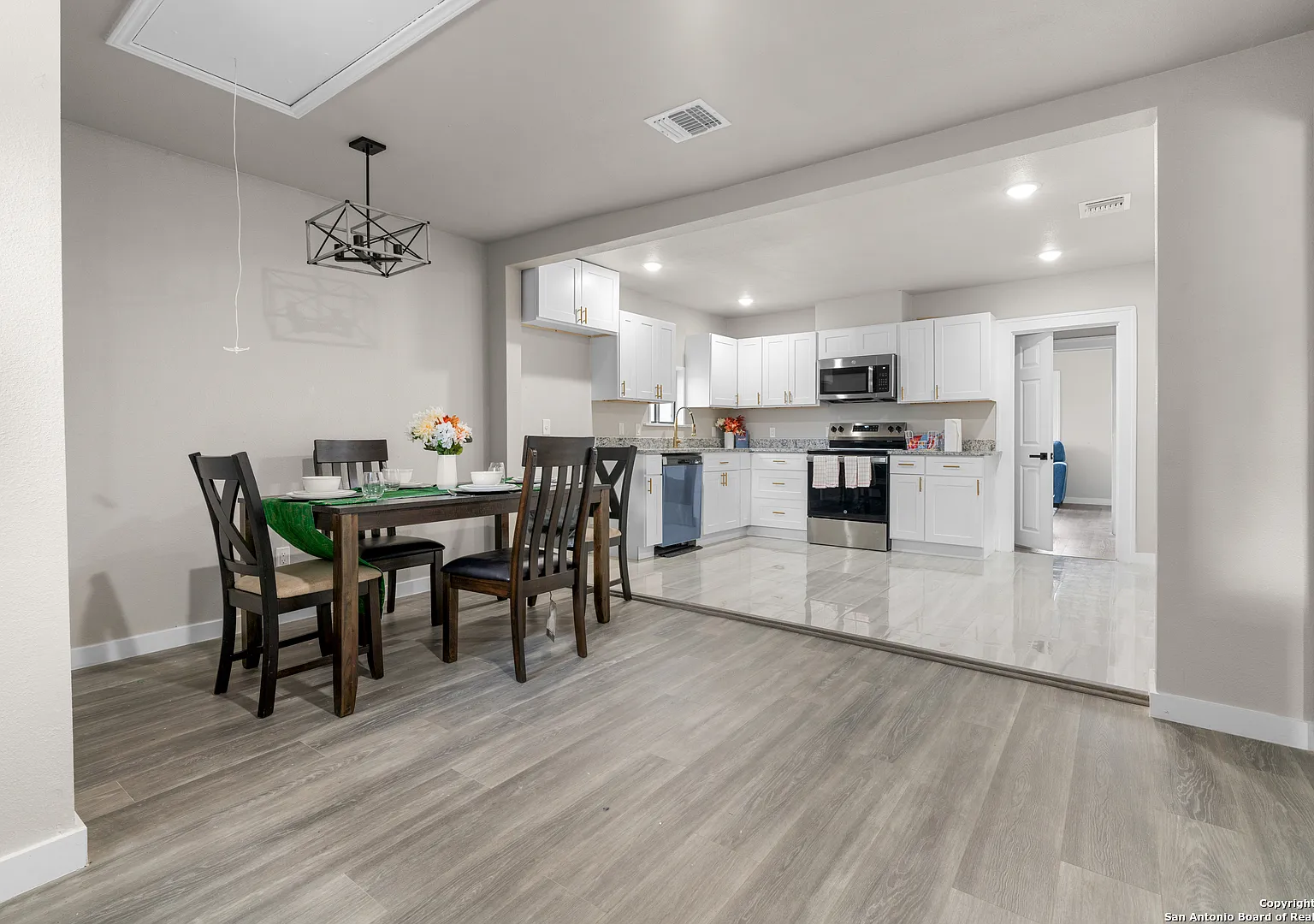 3 bed, 1018 sqft, $1,500 — Photo 3