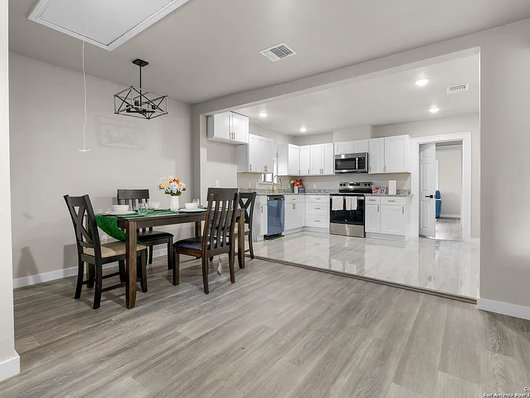 711 N Hamilton St — Photo 3
