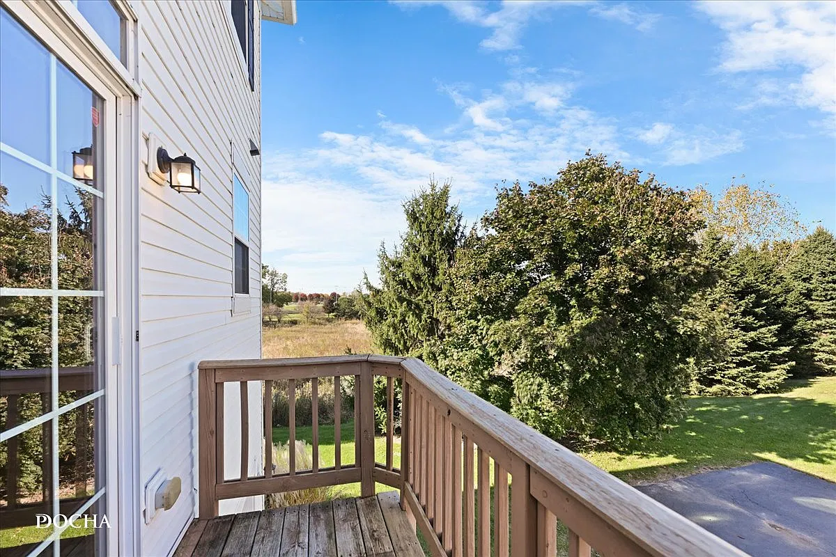3 bed, 2.5 bath, 1797 sqft, $2,465 — Photo 4