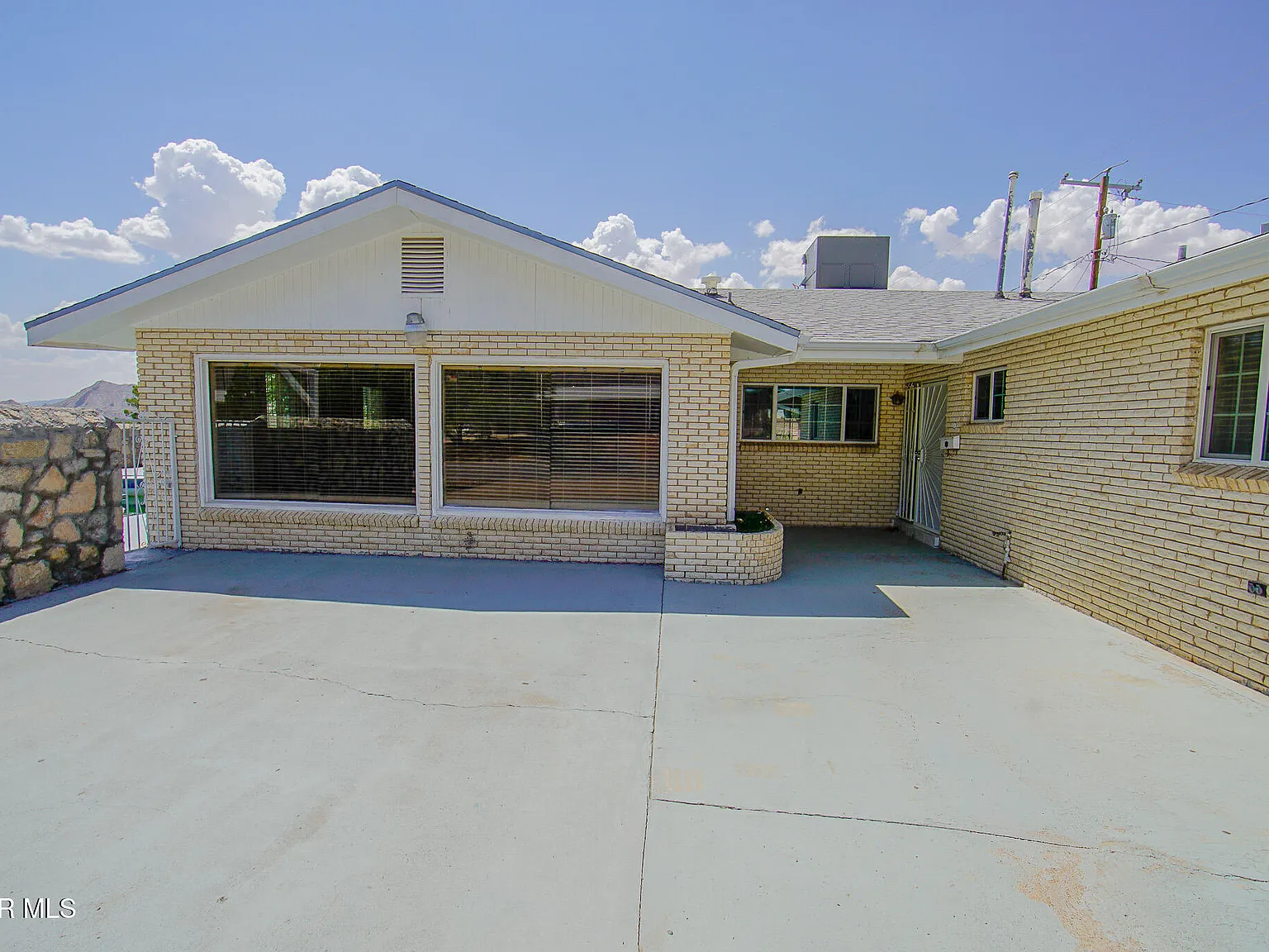 4 bed, 2247 sqft, $3,200 — Photo 4