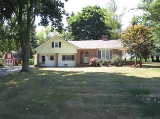 6370 Sweetland Rd, Stafford, NY 14143