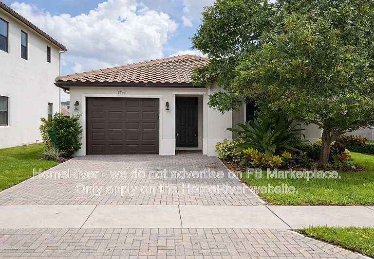 8744 Madrid Cir — Photo 1