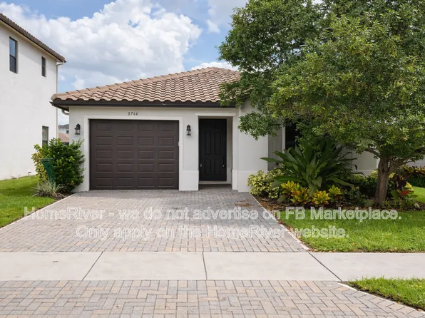 8744 Madrid Cir, Naples, FL 34104