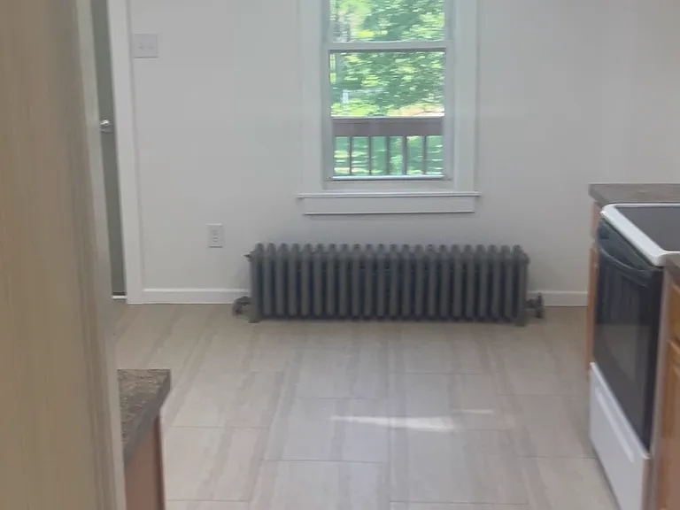 513 W Market St — Photo 13