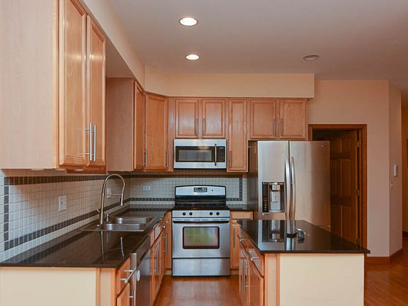 2nd image of 1720 W Augusta Blvd #1