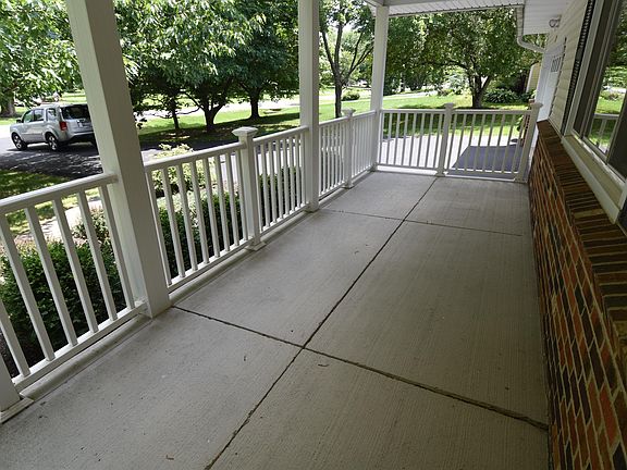 3rd image of 286 Donerail Dr