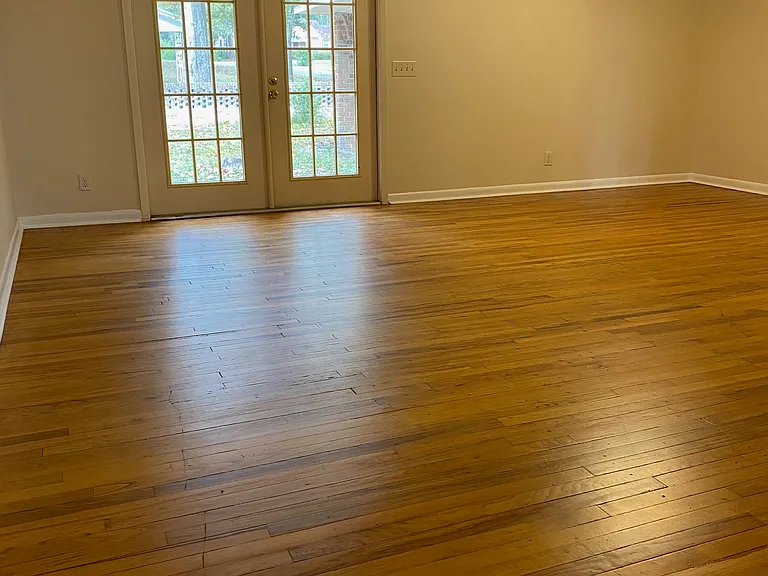 801 Mosley St — Photo 6