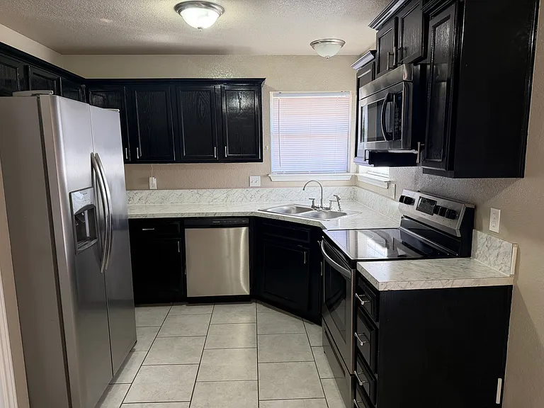 1103 Concho St — Photo 4
