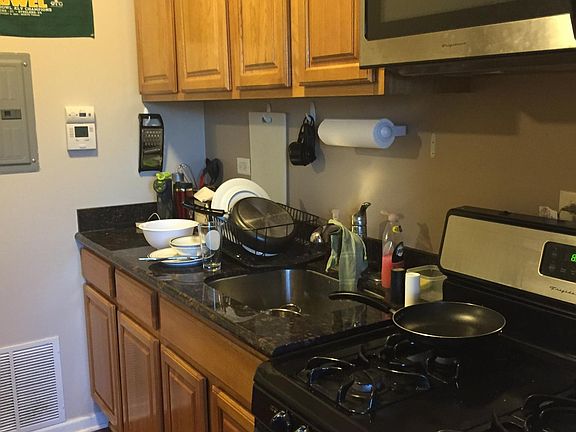 5th image of 3039 N Lincoln Ave APT 2E