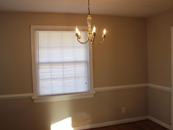 3rd image of 3915 Longleaf Dr