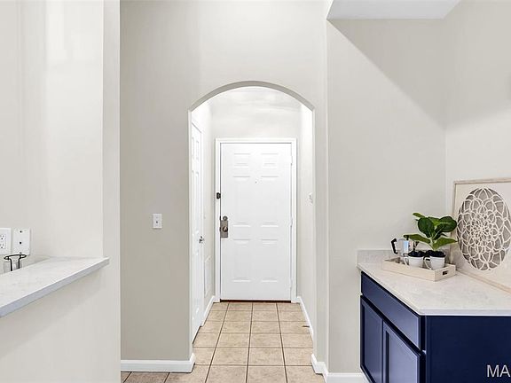 3rd image of 33 Kassebaum Ln APT 300
