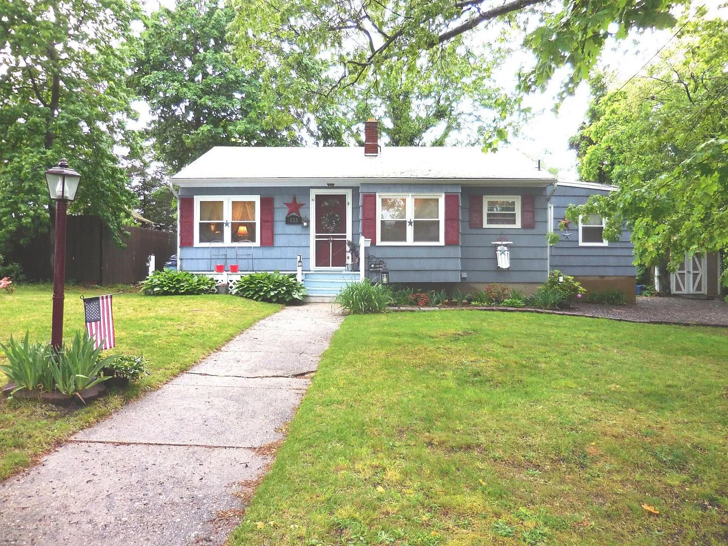 133 Maple Ave photo 1