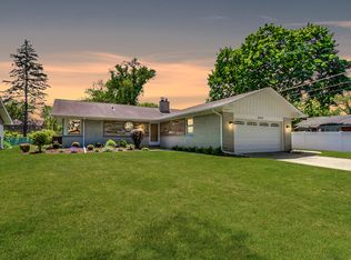 2003 E Seneca Ln, Mount Prospect, IL 60056