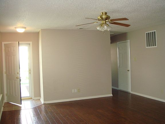 3rd image of 1946 Dutch Elm Dr