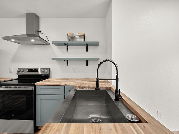5th image of 702 Stanton St